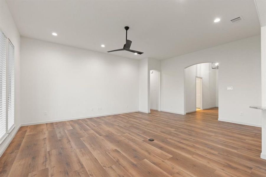 Spacious, unfurnished interior of a new home in , Cleburne (Image 20).