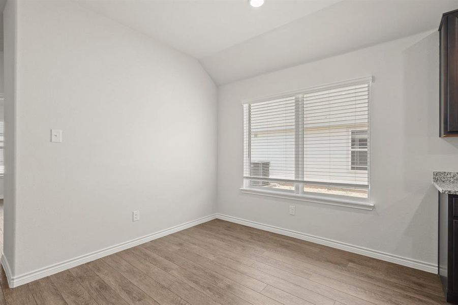 Spacious, unfurnished interior of a new home in Sycamore Landing, Fort Worth (Image 15).