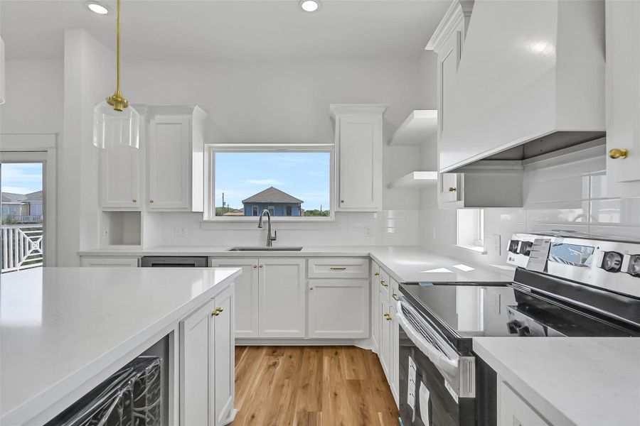 Furnished interior view inside a new home in , Galveston (Image 6).