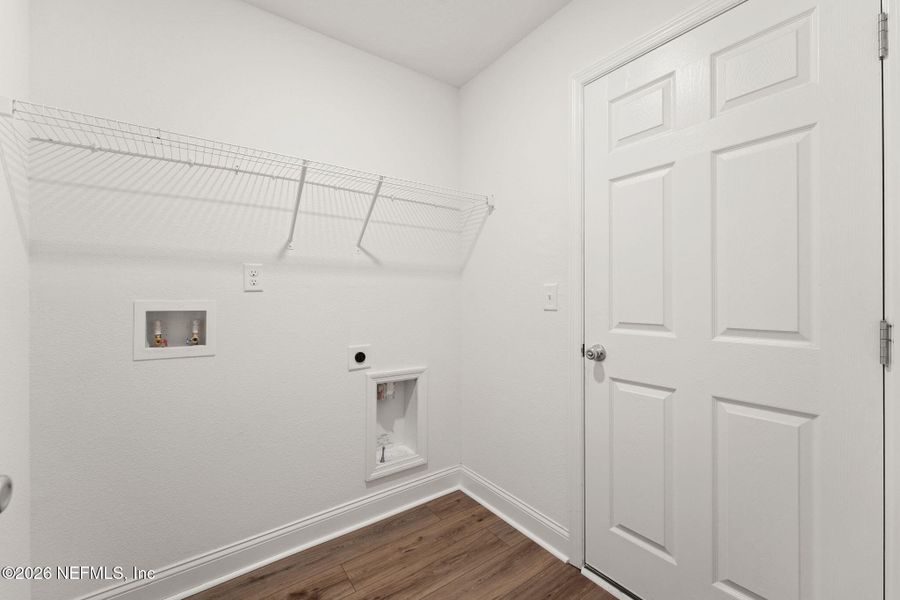 Spacious, unfurnished interior of a new home in Pinewood Place, Middleburg (Image 20). Spacious, unfurnished interior of a new home in Pinewood Place, Middleburg (Image 20).