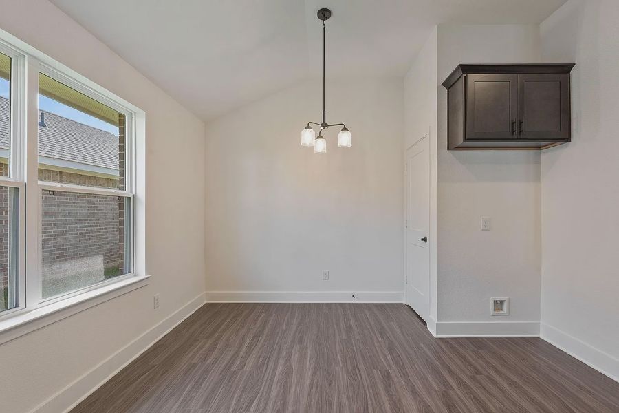 Spacious, unfurnished interior of a new home in Grand Oaks Reserve, Cleveland (Image 24).