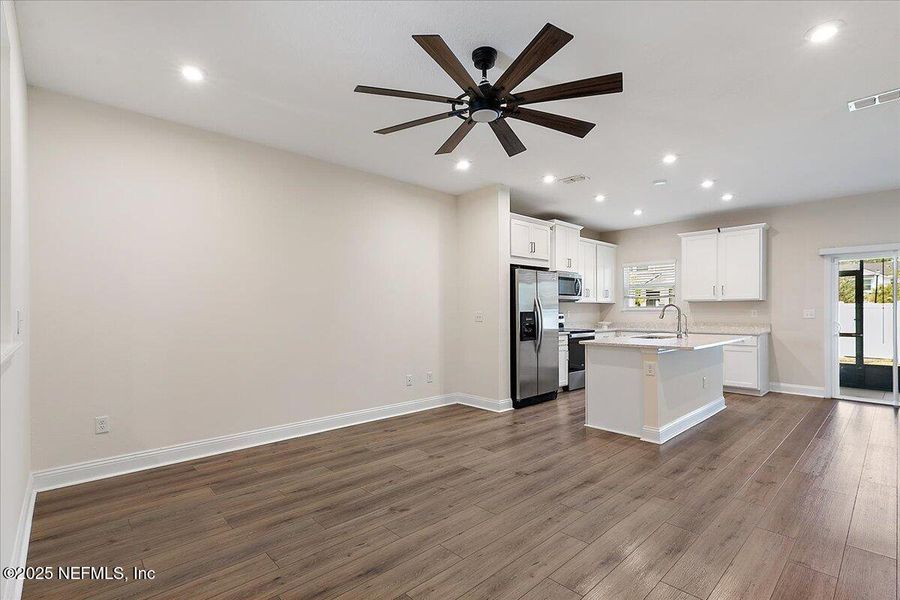 Spacious, unfurnished interior of a new home in , Jacksonville (Image 17).