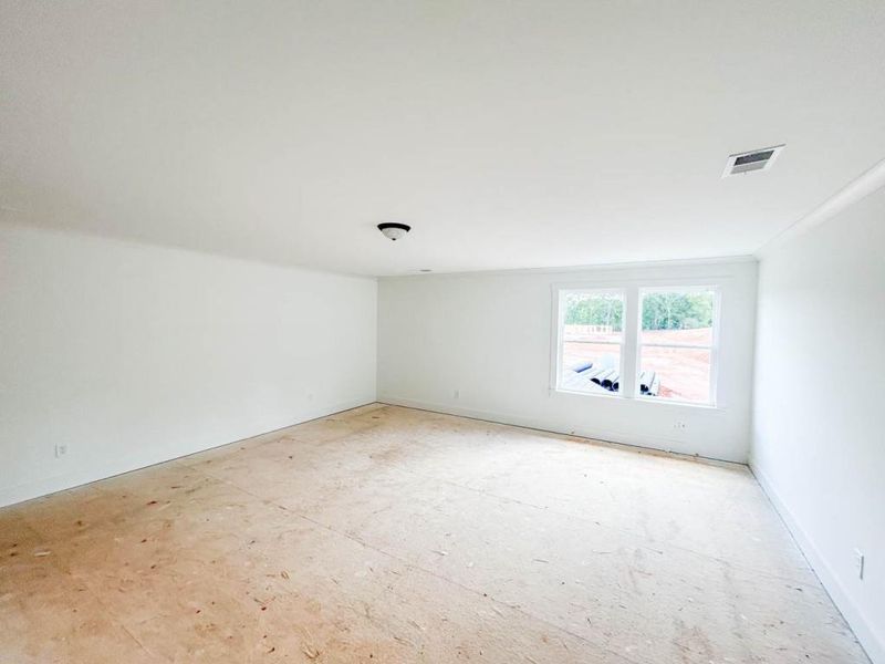 Spacious, unfurnished interior of a new home in Pinegate, Covington (Image 19).