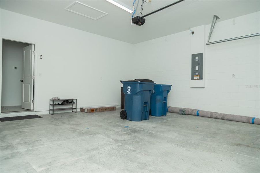Spacious, unfurnished interior of a new home in Village at Windsor Reserve, Eagle Lake (Image 28). Spacious, unfurnished interior of a new home in Village at Windsor Reserve, Eagle Lake (Image 28).