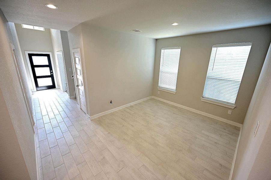 Spacious, unfurnished interior of a new home in Oakwood, Tomball (Image 25). Spacious, unfurnished interior of a new home in Oakwood, Tomball (Image 25).