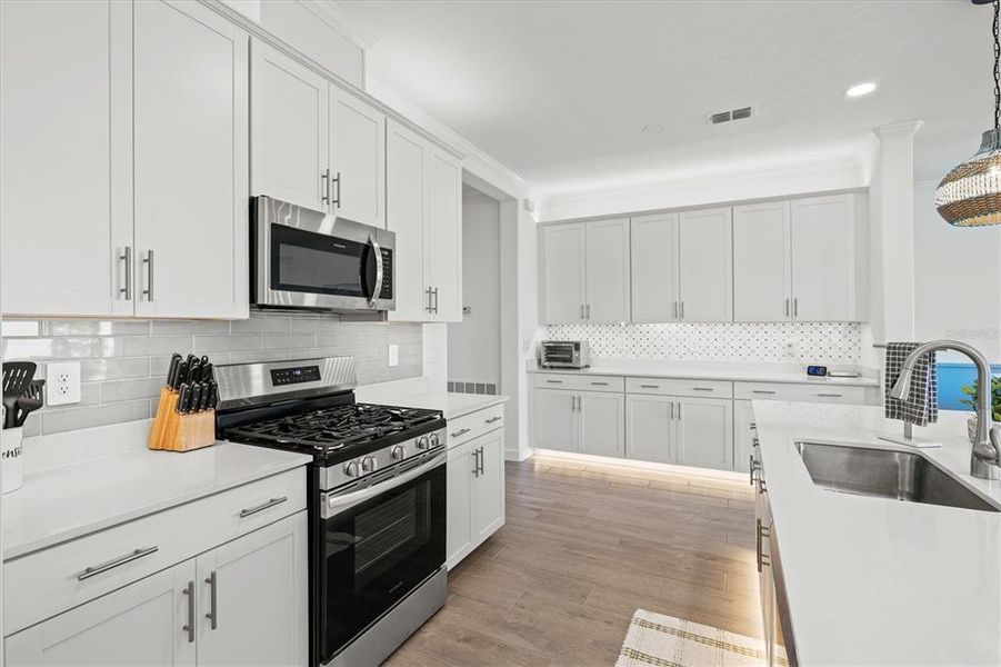 Furnished interior view inside a new home in , Bradenton (Image 17).