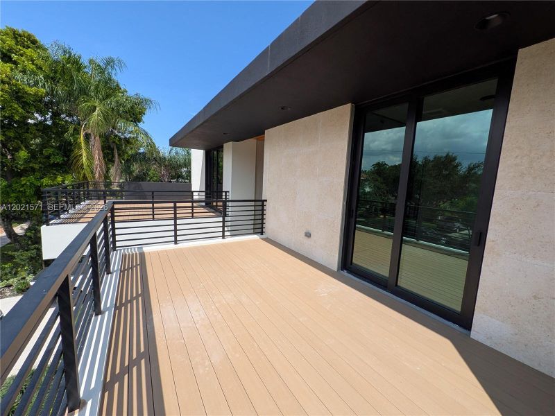 Exterior details and patio area of a home in , Fort Lauderdale (Image 30).
