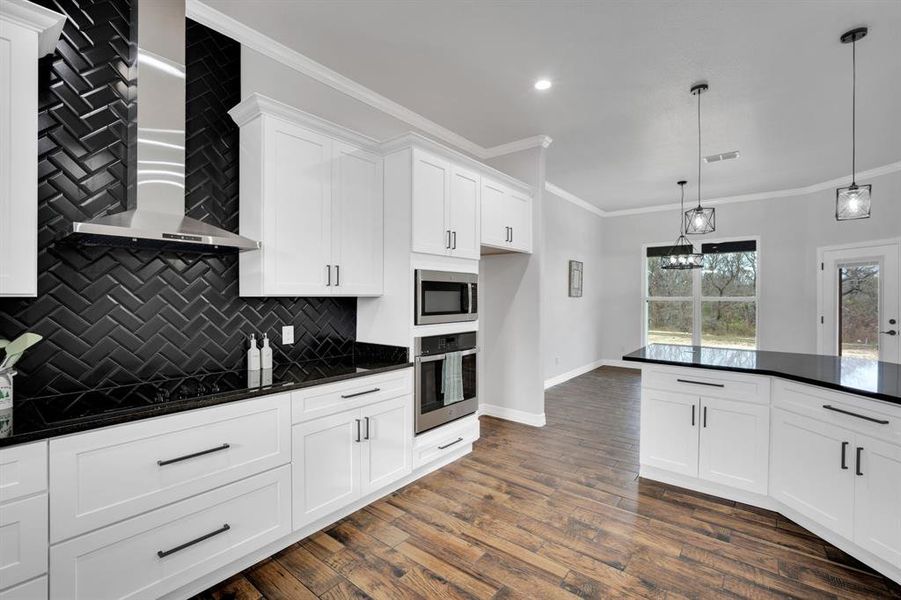 Furnished interior view inside a new home in , Waxahachie (Image 6).