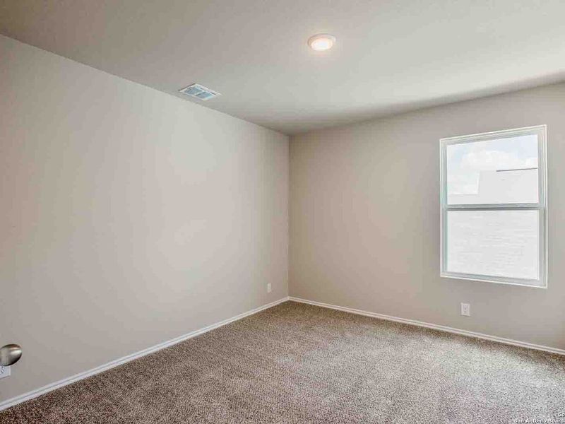 Spacious, unfurnished interior of a new home in Hannah Heights, Seguin (Image 35).