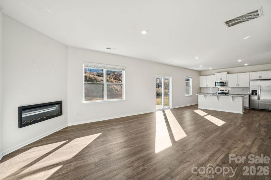 Spacious, unfurnished interior of a new home in Rydele Heights, Asheville (Image 31).