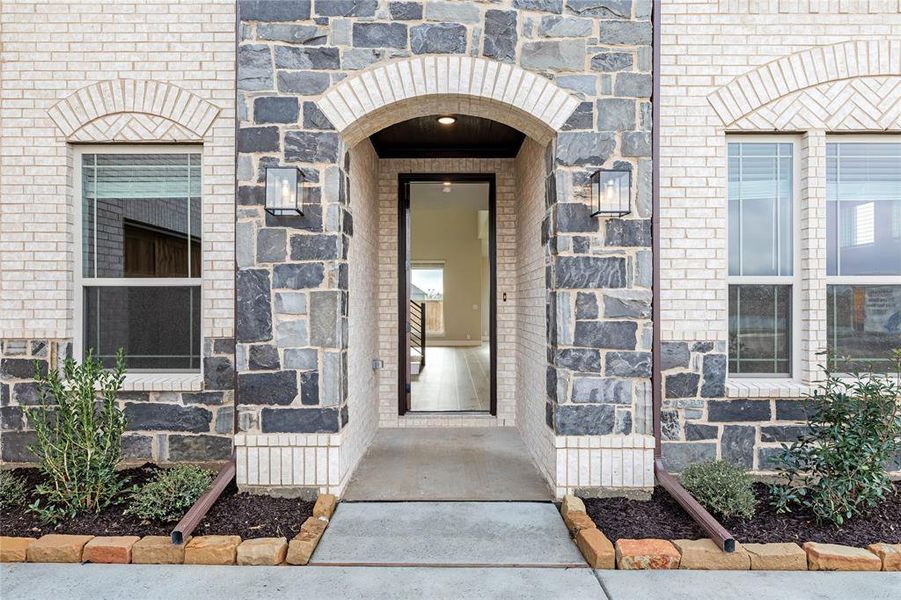 Exterior details and patio area of a home in Somerset Classic 70s & 80s, Mansfield (Image 3).