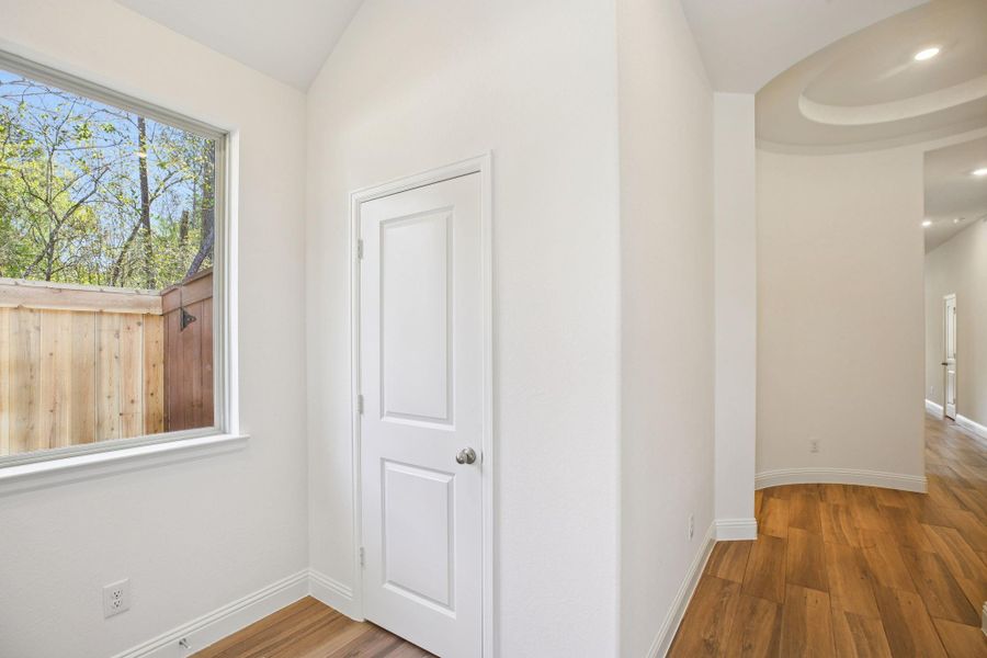 Spacious, unfurnished interior of a new home in Evergreen 40', Conroe (Image 15).