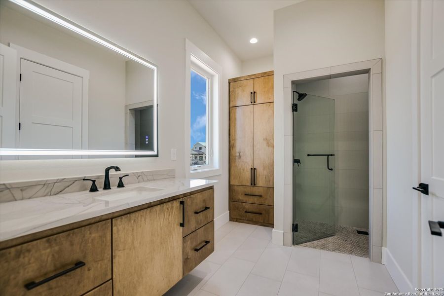 Furnished interior view inside a new home in , Kingsland (Image 7).