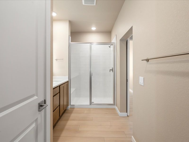 Spacious, unfurnished interior of a new home in Gateway Commons, Denver (Image 20).
