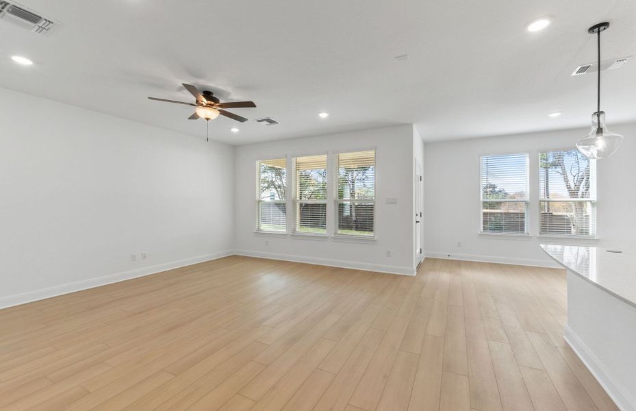 Spacious, unfurnished interior of a new home in Horizon Lake, Leander (Image 30).