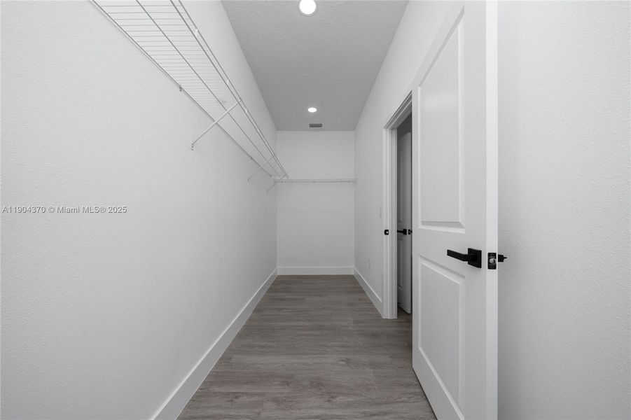 Spacious, unfurnished interior of a new home in , Palm Bay (Image 23).