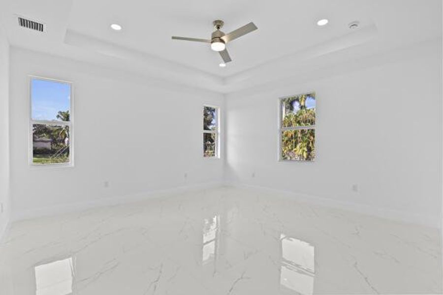 Spacious, unfurnished interior of a new home in , Loxahatchee (Image 48).