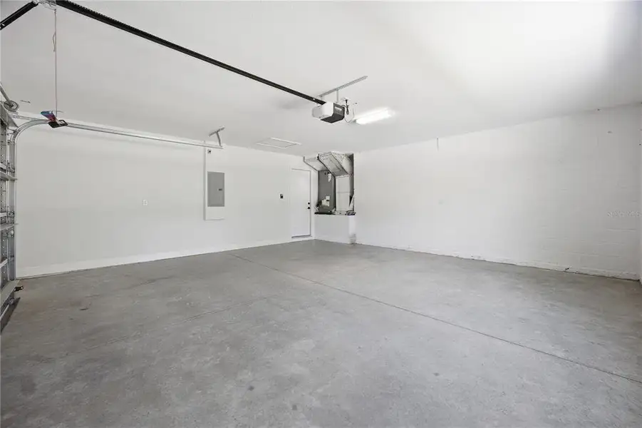 Spacious, unfurnished interior of a new home in , Ocala (Image 40).