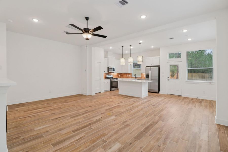 Spacious, unfurnished interior of a new home in Kresston, Montgomery (Image 15).