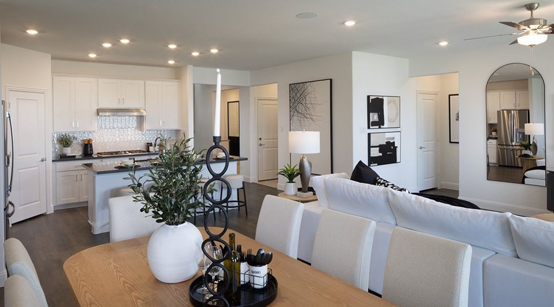 Furnished interior view inside a new home in Madero 50s, Fort Worth (Image 5).