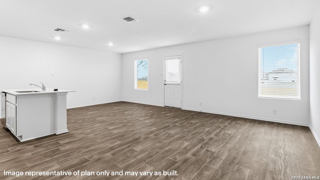 Spacious, unfurnished interior of a new home in Blue Ridge Ranch, San Antonio (Image 21).