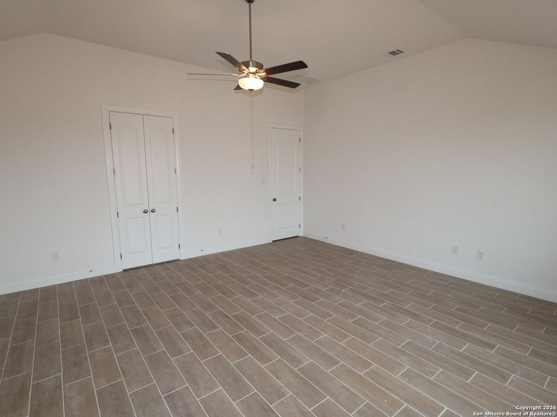 Spacious, unfurnished interior of a new home in Preserve at Annabelle Ranch, San Antonio (Image 8).