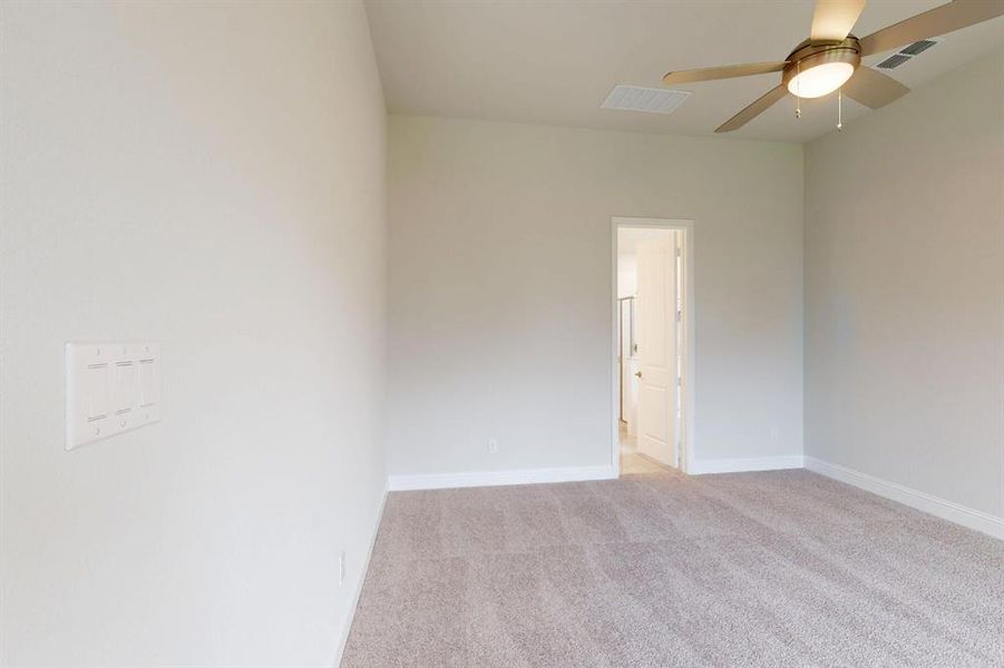Spacious, unfurnished interior of a new home in Aster Park, McKinney (Image 27). Spacious, unfurnished interior of a new home in Aster Park, McKinney (Image 27).