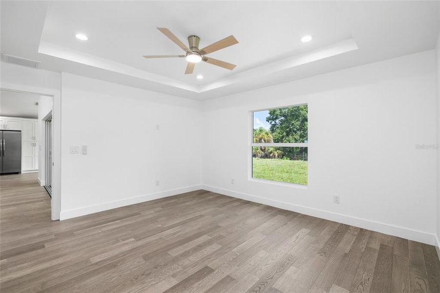 Spacious, unfurnished interior of a new home in , Rotonda West (Image 31).