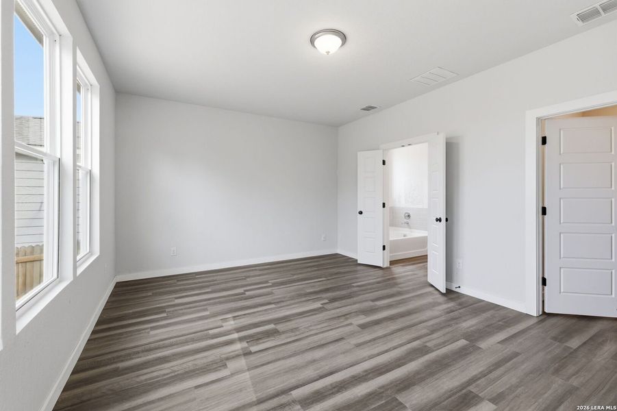 Spacious, unfurnished interior of a new home in The Meadows at Hunters Ranch, San Antonio (Image 31).