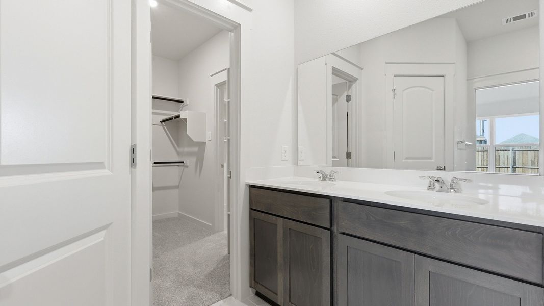 Furnished interior view inside a new home in Patriot Estates, Venus (Image 43).
