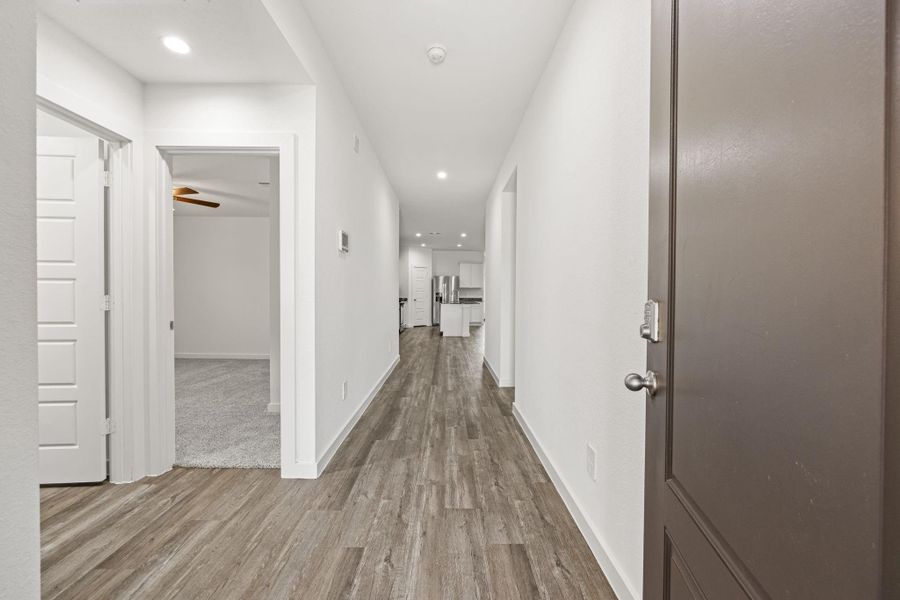 Spacious, unfurnished interior of a new home in , Rosharon (Image 32).