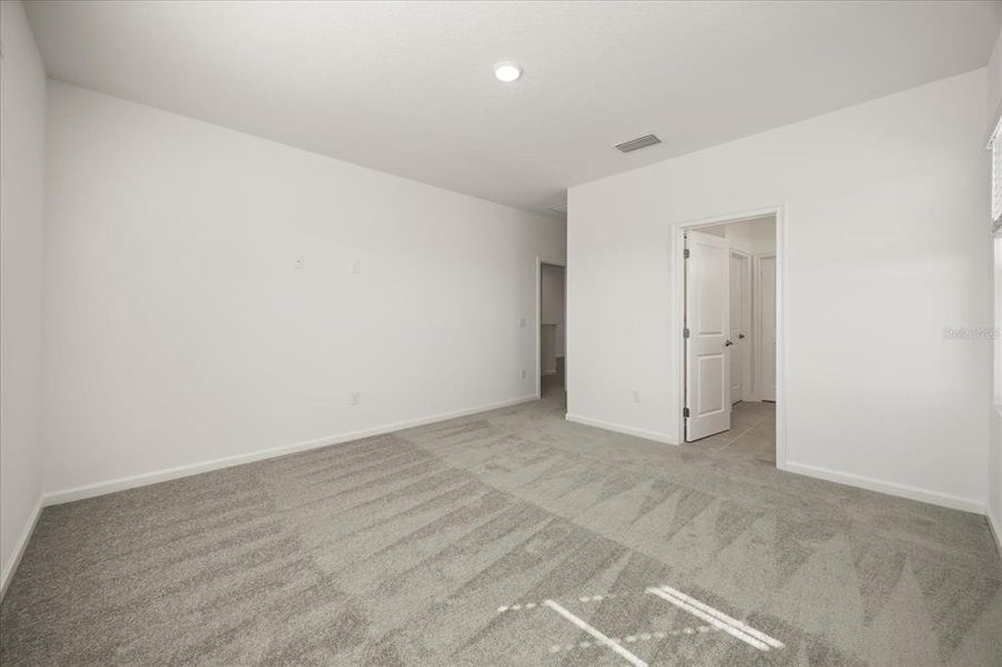 Spacious, unfurnished interior of a new home in , Orlando (Image 37).