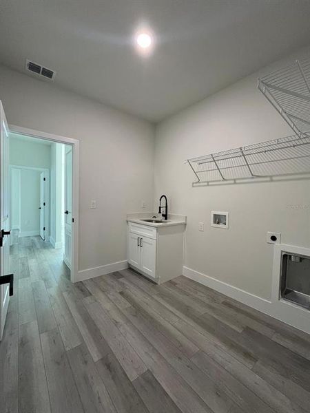Spacious, unfurnished interior of a new home in , Citrus Springs (Image 16).