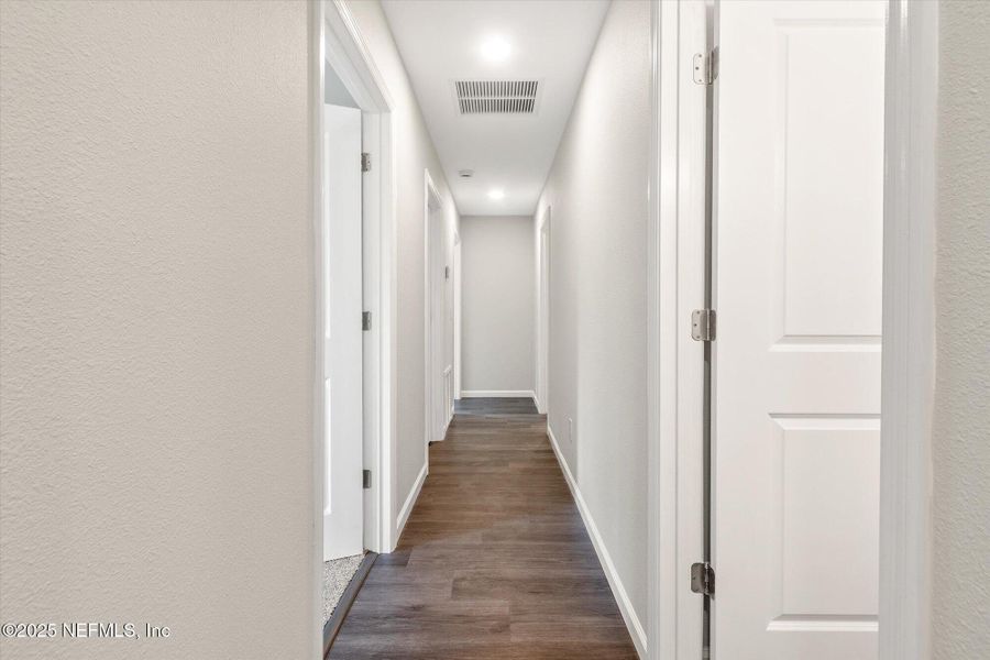 Spacious, unfurnished interior of a new home in , Palatka (Image 23).