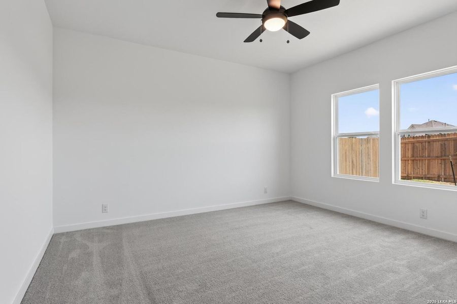 Spacious, unfurnished interior of a new home in Nopal Valley, San Antonio (Image 20).