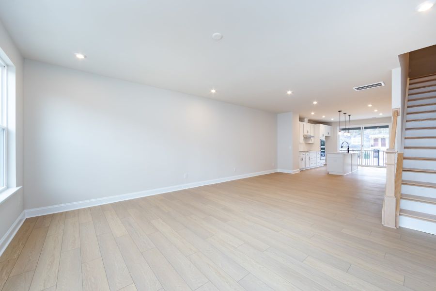 Spacious, unfurnished interior of a new home in Bellflower, Charlotte (Image 29).