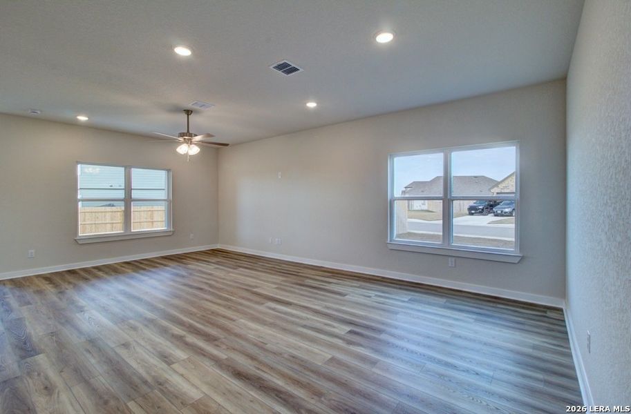 Spacious, unfurnished interior of a new home in Cloud Country, New Braunfels (Image 18).