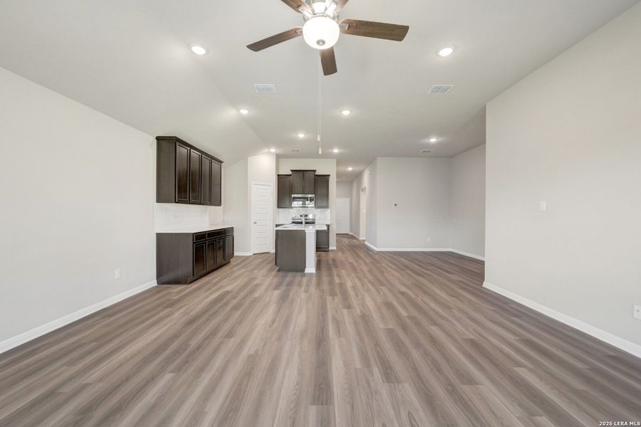Spacious, unfurnished interior of a new home in Mesquite Ridge, San Antonio (Image 43).