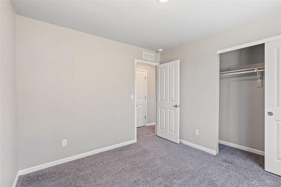 Spacious, unfurnished interior of a new home in Spring Valley, Longmont (Image 22).