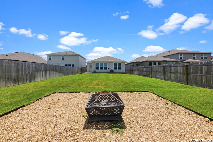 Exterior details and patio area of a home in Briarwood Oaks, San Antonio (Image 21).