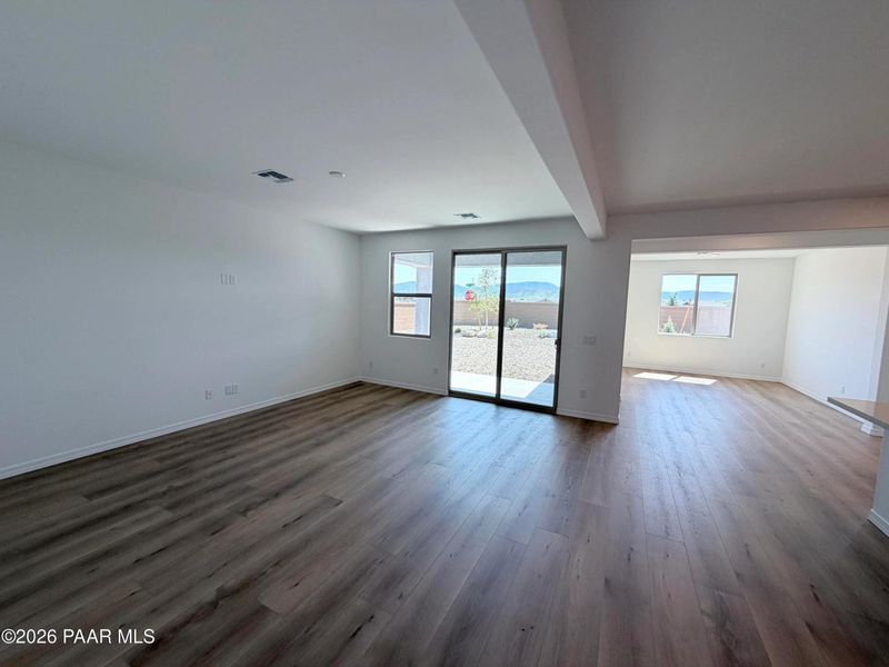Spacious, unfurnished interior of a new home in North Ridge at Pronghorn Ranch, Prescott Valley (Image 27).