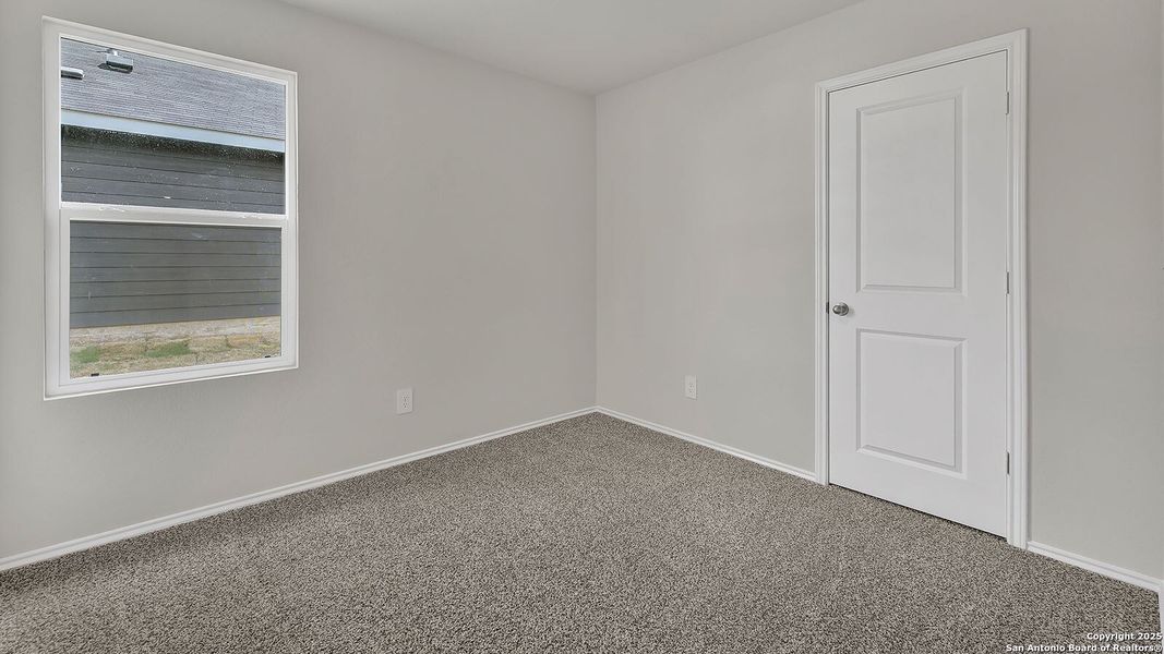 Spacious, unfurnished interior of a new home in Ladera, Luling (Image 21).