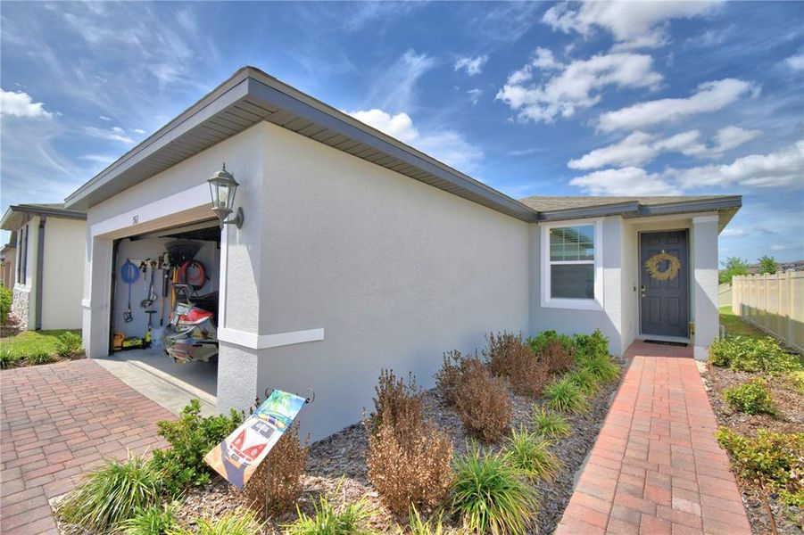 Exterior details and patio area of a home in Lake Deer Estates - Classic Series, Kissimmee (Image 3).