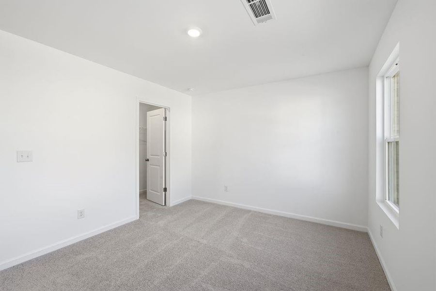 Spacious, unfurnished interior of a new home in Falls Creek, Flowery Branch (Image 18).