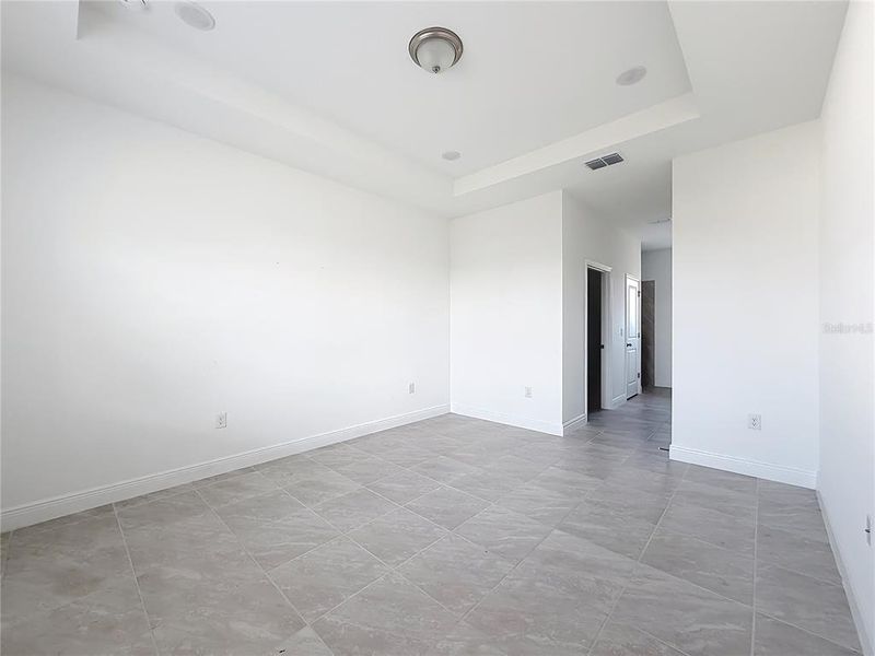 Spacious, unfurnished interior of a new home in , Ocala (Image 33).