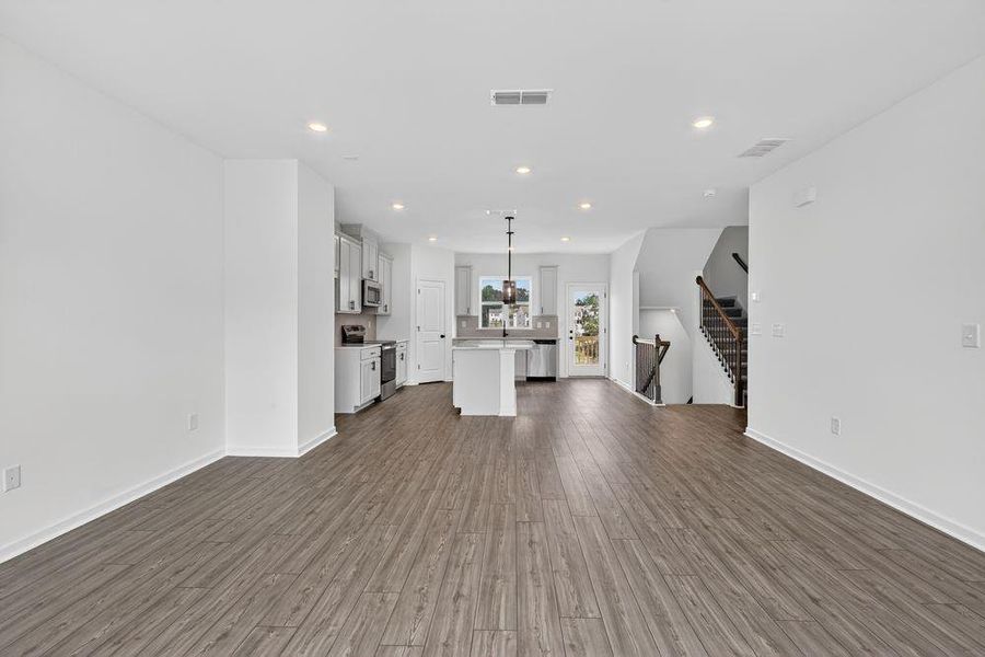 Spacious, unfurnished interior of a new home in Rosewood Farm, Lawrenceville (Image 26).