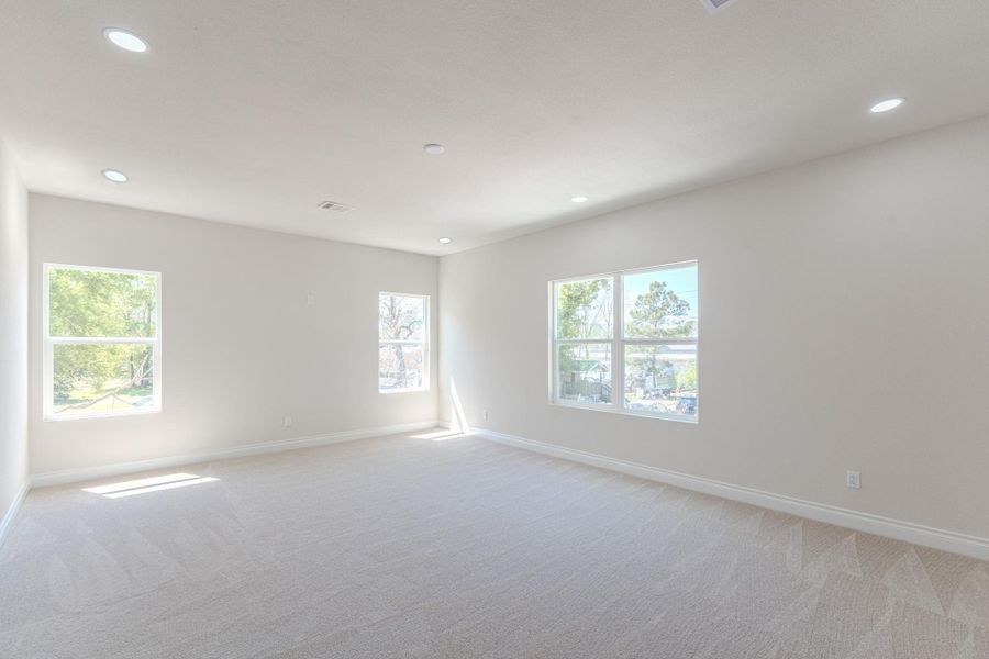 Spacious, unfurnished interior of a new home in , Houston (Image 17).