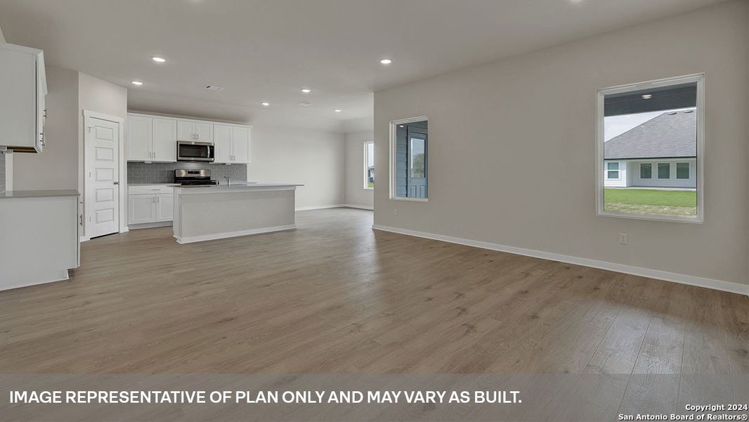 Spacious, unfurnished interior of a new home in Sonoma Oaks, Fredericksburg (Image 19).