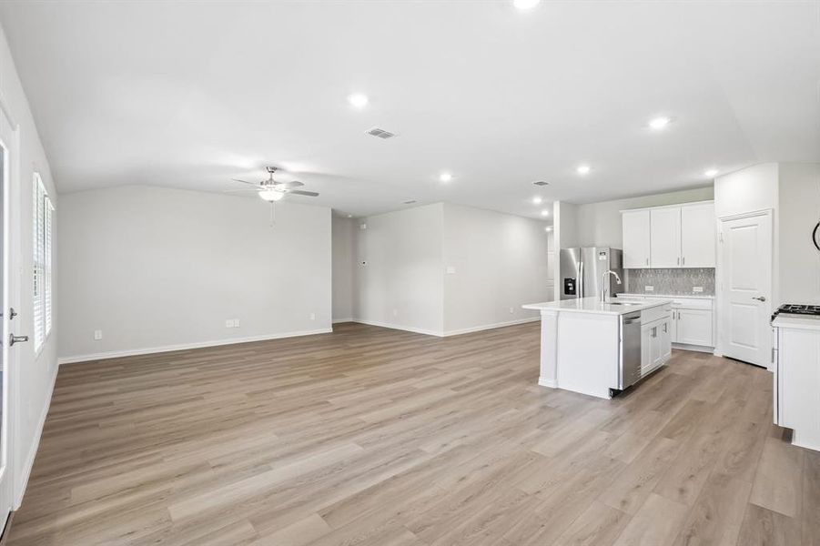 Spacious, unfurnished interior of a new home in Stella Hills, Denton (Image 21).