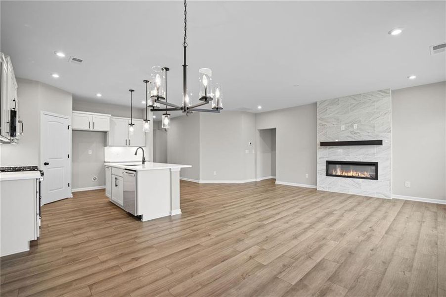 Spacious, unfurnished interior of a new home in Laurel Farms, Dallas (Image 18).